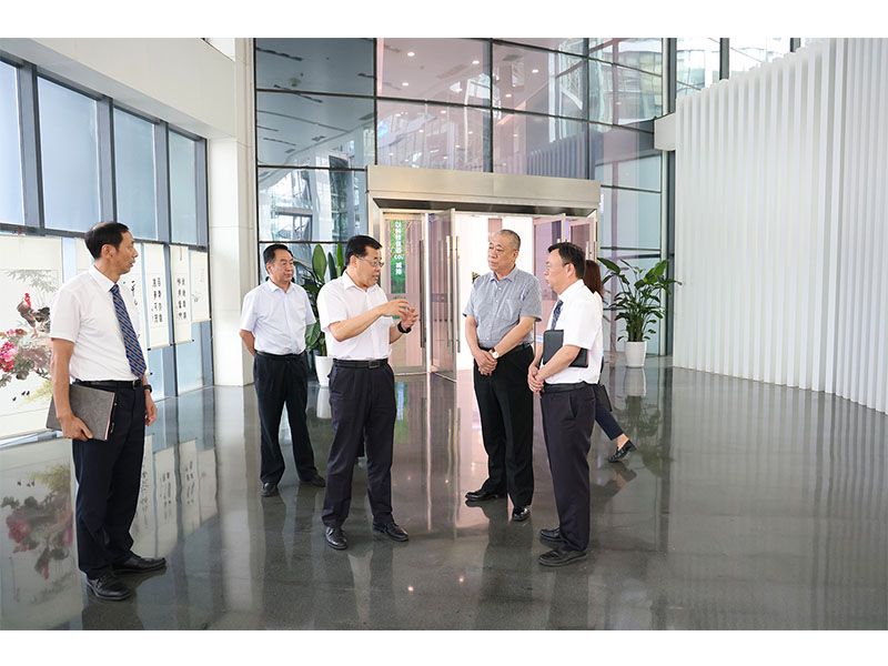 河南礦山創(chuàng)始人、黨委書(shū)記崔培軍一行到訪鄭煤機(jī)、洛軸進(jìn)行商務(wù)交流