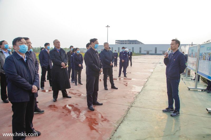  新鄉(xiāng)市委書(shū)記張國(guó)偉攜**項(xiàng)目觀摩組蒞臨我公司調(diào)研