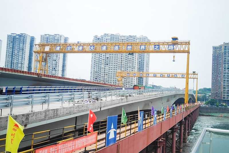 重磅！河南礦山72米大跨度起重機(jī)助力簡(jiǎn)州大橋建設(shè)